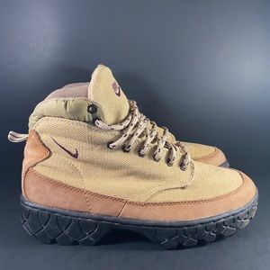 hiking boots nike womens